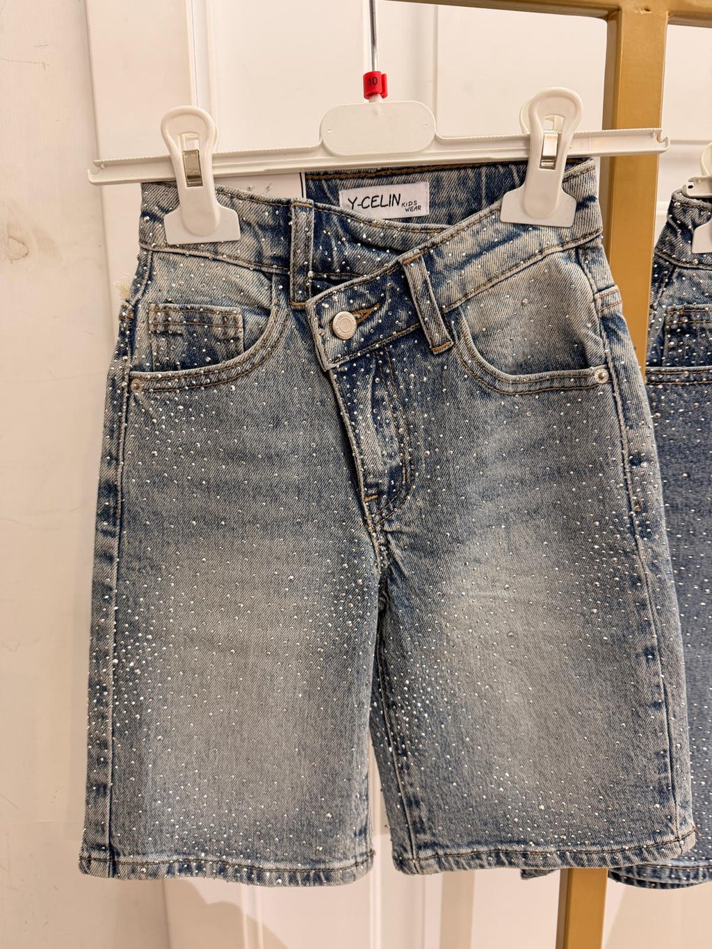 Bermuda Asymmetric Shiny