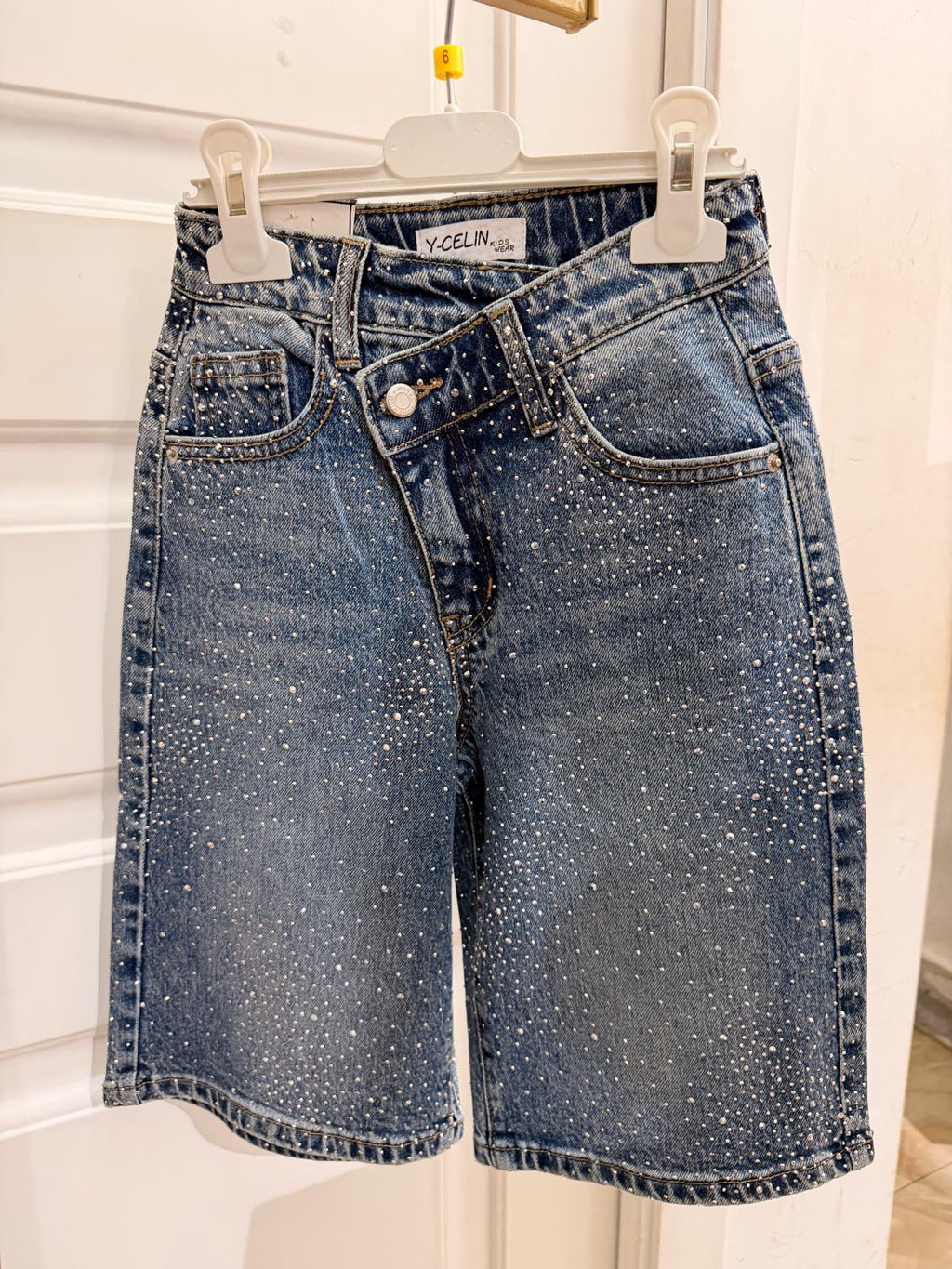 Bermuda Asymmetric Shiny